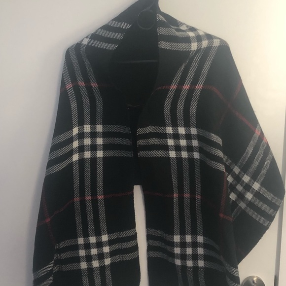 Cape shawl - Picture 3 of 3